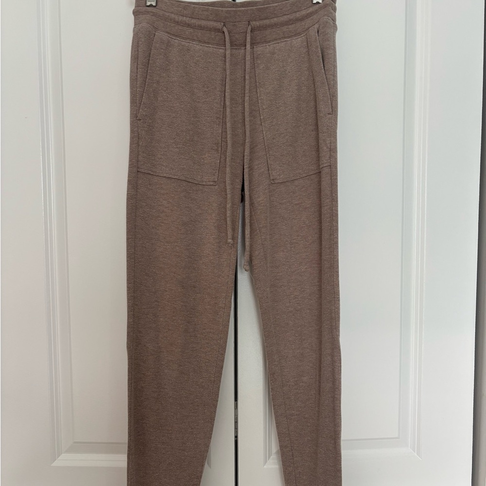 Lou & Grey Women's Beige Lounge Joggers
#loungewear